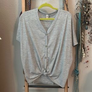 No line sleeve V-Neck boutique top